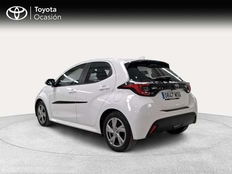Usado Toyota Yaris Hybrid Active 116 CV (85 kW) 2024 Blanco Utilitario