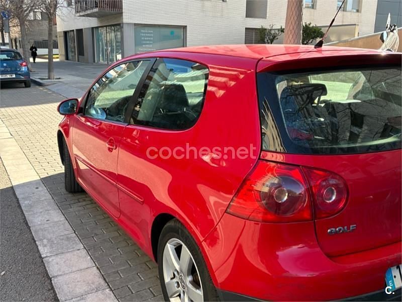 Usado VW Golf VI 105 CV (77 kW) 2008 Rojo Utilitario