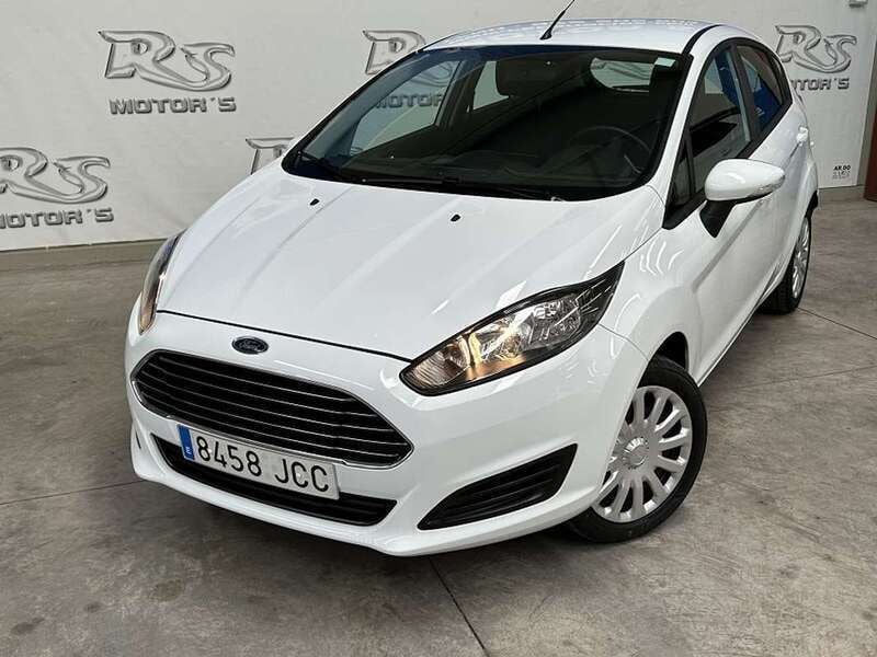 Usado Ford Fiesta Trend 82 CV (60 kW) 2015 Blanco Utilitario