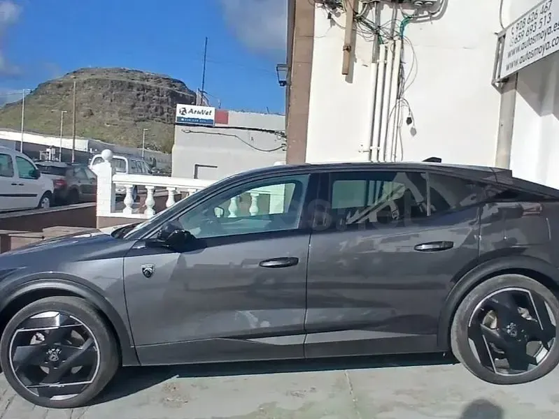 Usado Peugeot 408 Allure 224 CV (164 kW) 2023 Gris / plata SUV