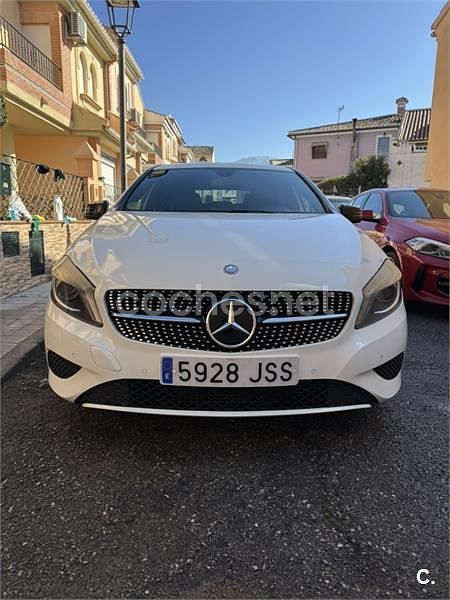 Usado Mercedes A180 AMG line 109 CV (80 kW) 2013 Blanco Berlina