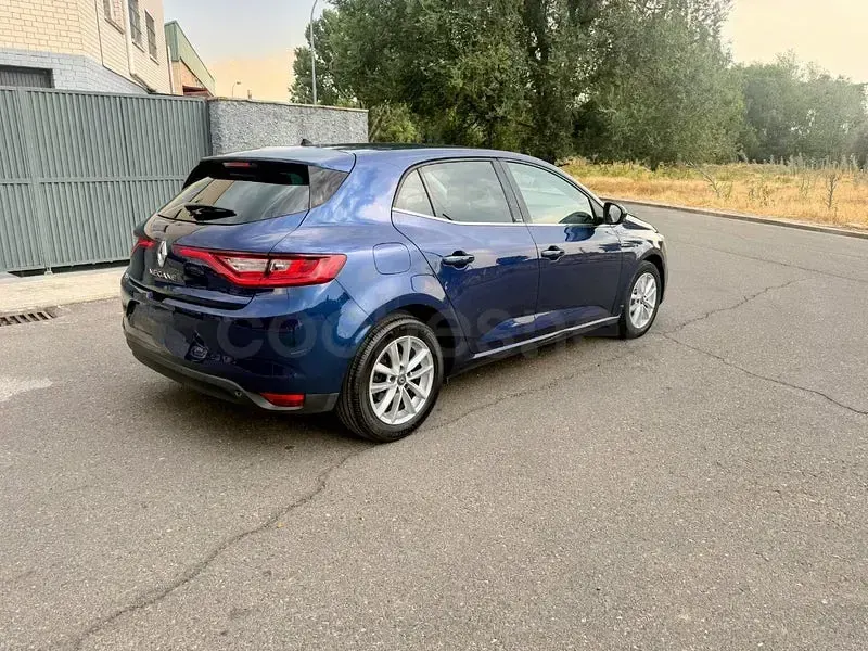 Usado Renault Mégane GT Line GT-Line 130 CV (95 kW) 2018 Azul Berlina
