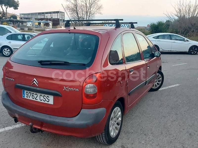 Usado Citroën Xsara Picasso Exclusive 110 CV (80 kW) 2004 Granate Monovolumen