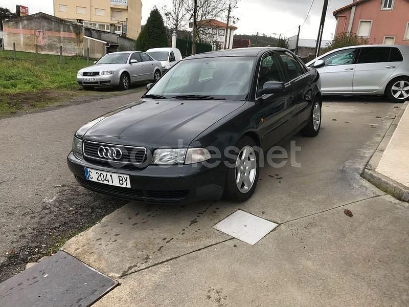 Usado Audi A4 150 CV (110 kW) 1998 Negro Berlina