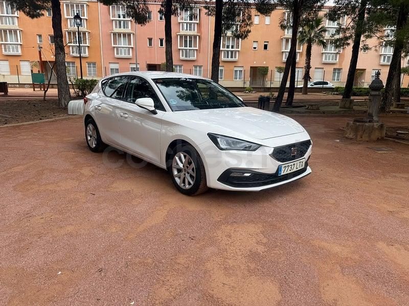 Usado Seat Leon Style 116 CV (85 kW) 2021 Blanco Berlina