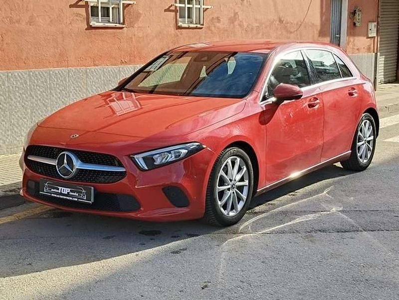 Usado Mercedes A180 116 CV (85 kW) 2019 Rojo Utilitario