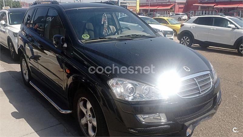 Negro Usado 2008 Ssangyong Kyron Limited SUV | 6499 € (Precio justo) - Imagen 1/4