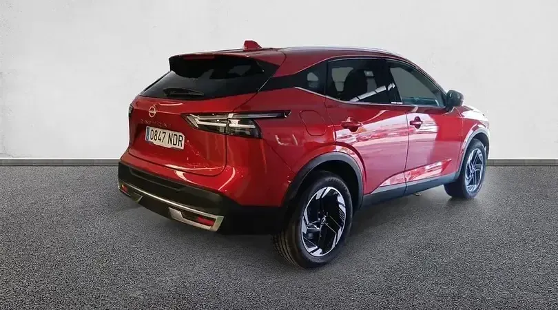 Usado Nissan Qashqai N-Connecta 140 CV (102 kW) 2025 Yokohama red (sólida) SUV