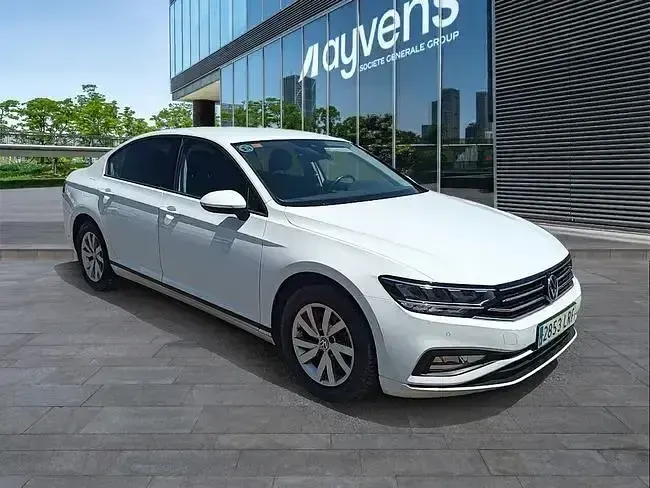 Usado VW Passat Business 122 CV (89 kW) 2021 Blanco Berlina