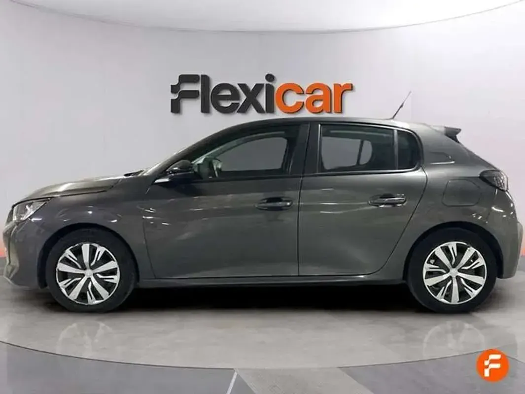 Usado Peugeot 208 Active 102 CV (75 kW) 2023 Gris Utilitario