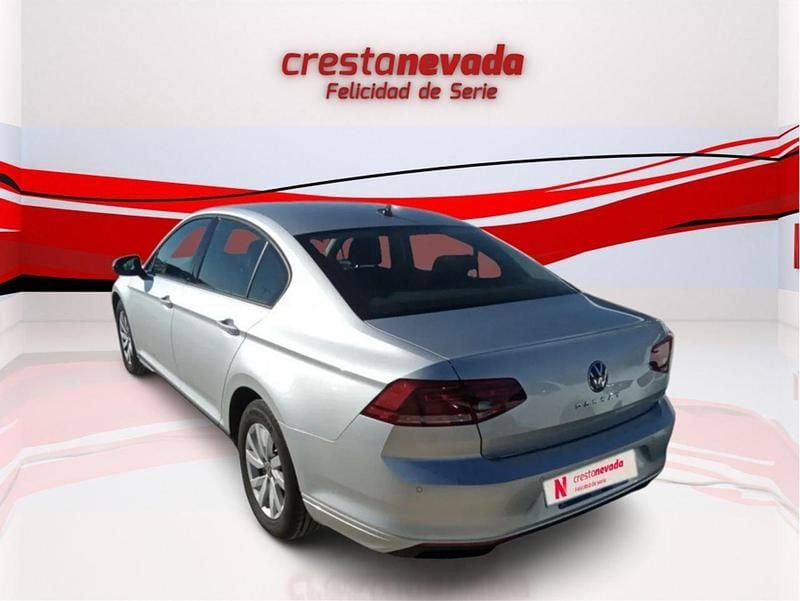 Usado VW Passat Business 150 CV (110 kW) 2021 Plateado