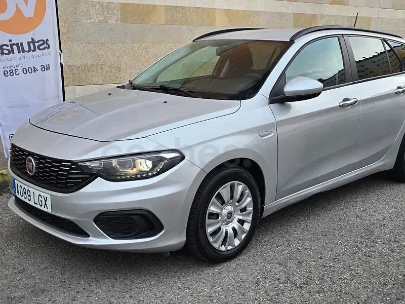 Usado Fiat Tipo Mirror 120 CV (88 kW) 2020 Gris / plata Familiar