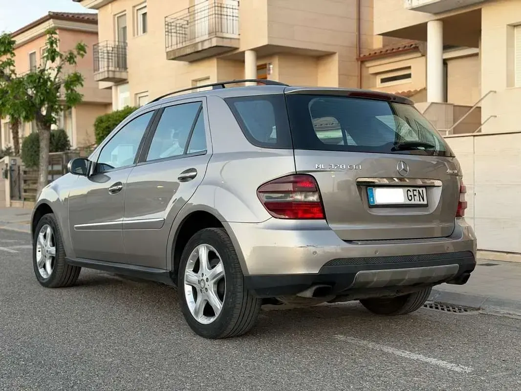 Usado Mercedes ML320 224 CV (164 kW) 2008 Beige SUV