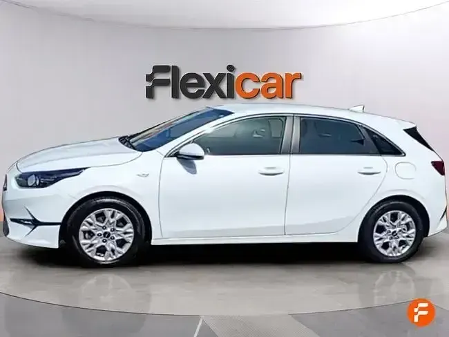 Usado Kia Ceed 136 CV (100 kW) 2023 Blanco Utilitario