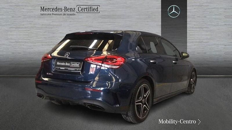 Usado Mercedes A180 AMG line 116 CV (85 kW) 2021 Denim blue  metallic paint Berlina