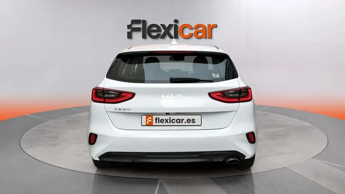 Usado Kia Ceed 101 CV (74 kW) 2022 Blanco Utilitario