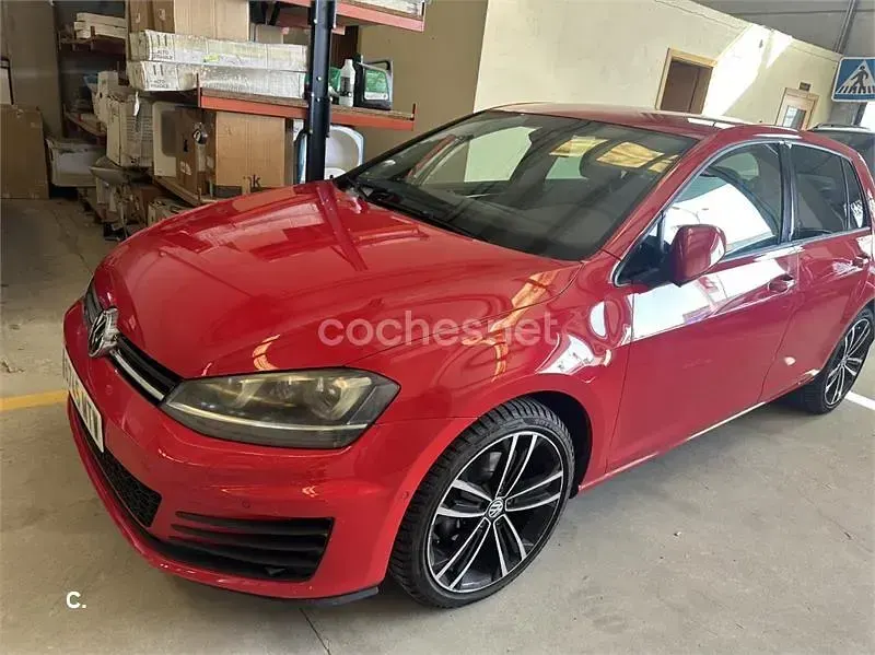 Usado VW Golf VII Sportline 140 CV (102 kW) 2013 Rojo Berlina