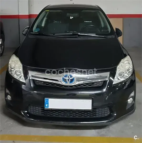 Usado Toyota Auris Hybrid Active 135 CV (99 kW) 2011 Negro Berlina