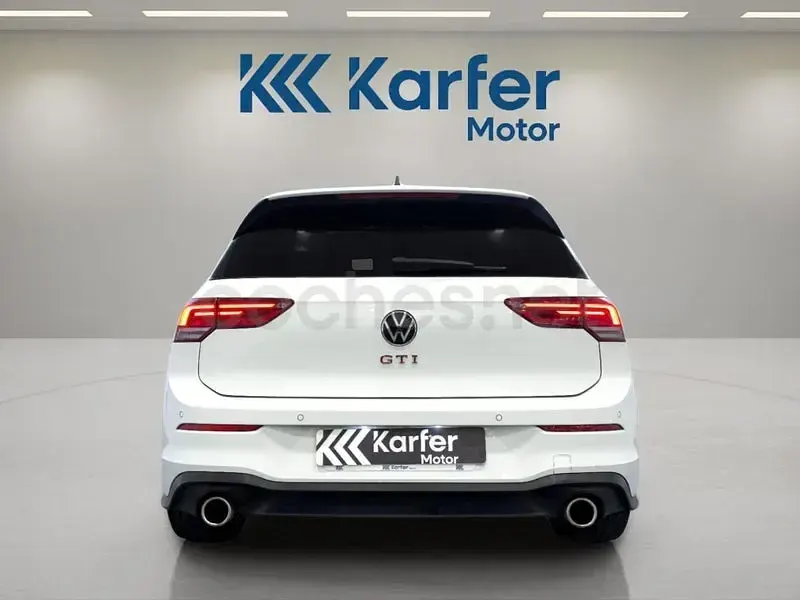 Usado VW Golf VIII GTI 245 CV (180 kW) 2021 Blanco Berlina