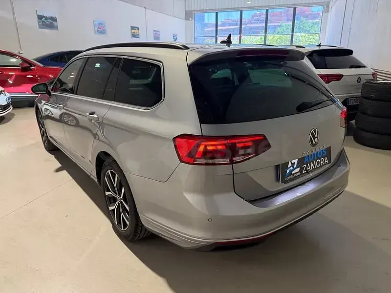 Usado VW Passat Executive 150 CV (110 kW) 2021 Gris / plata Familiar