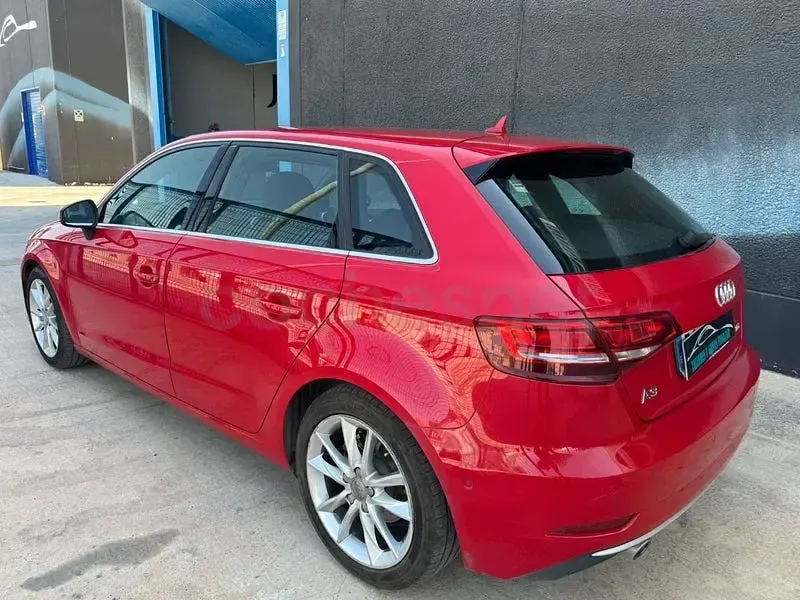 Usado Audi A3 110 CV (80 kW) 2016 Rojo Berlina