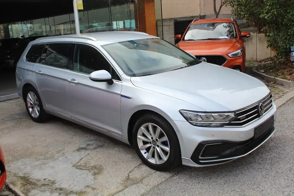 Usado VW Passat Executive 218 CV (160 kW) 2023 Gris Familiar