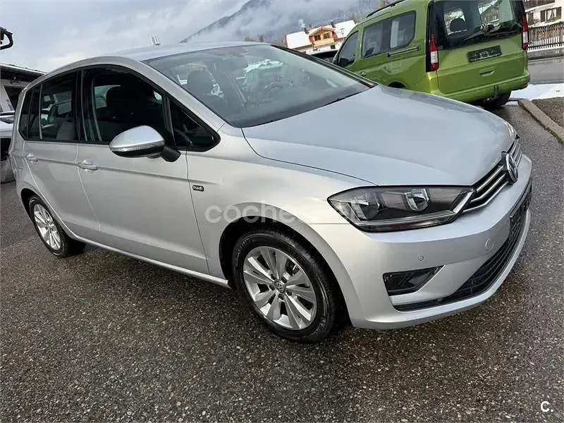 Usado VW Golf Sportsvan Sportline 150 CV (110 kW) 2016 Gris / plata Monovolumen