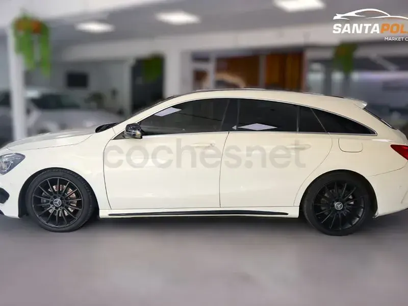 Usado Mercedes CLA220 Shooting Brake AMG line 177 CV (130 kW) 2015 Blanco Familiar