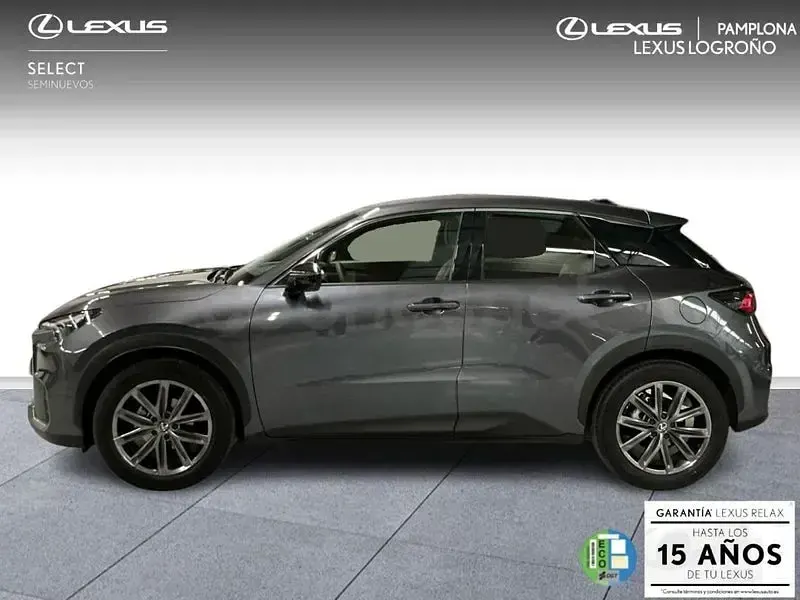 Usado Lexus LBX 136 CV (100 kW) 2025 Gris / plata SUV