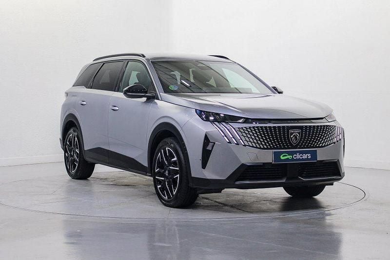 Usado Peugeot 5008 Allure 136 CV (100 kW) 2025 Gris / plata SUV