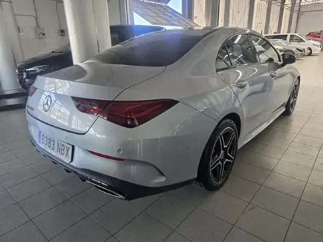 Usado Mercedes CLA200 163 CV (119 kW) 2025 Plata hightech