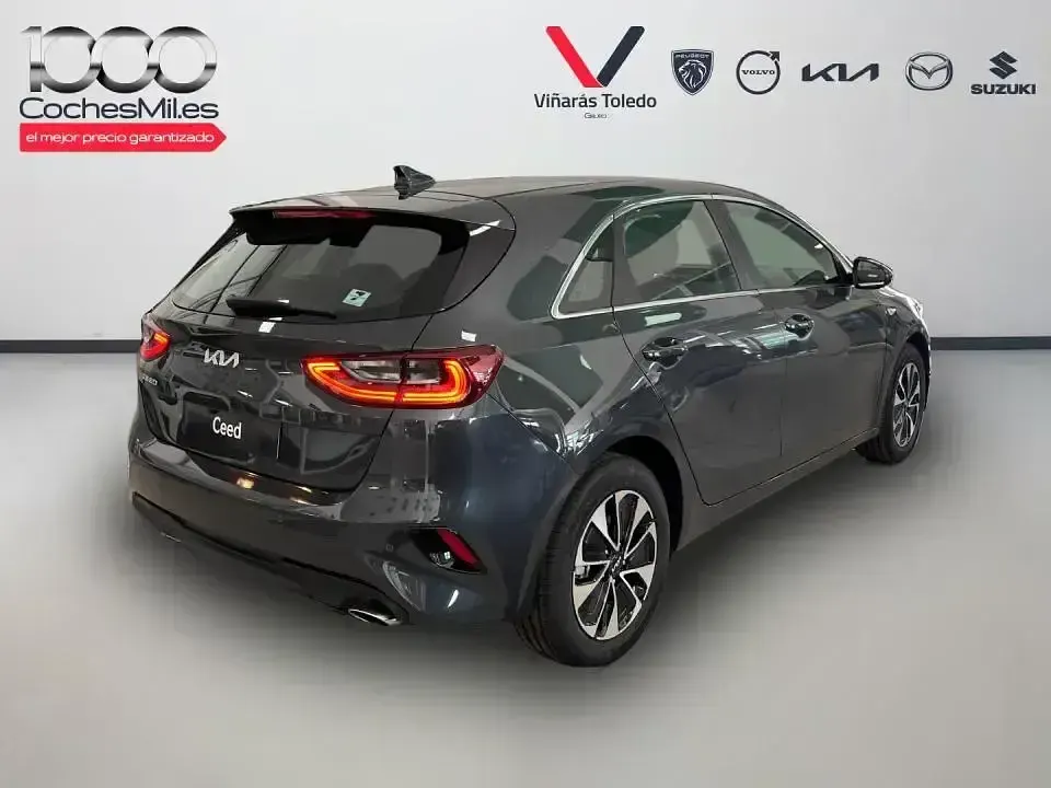 Nuevo Kia Ceed 100 CV (73 kW) 2026 Negro Utilitario