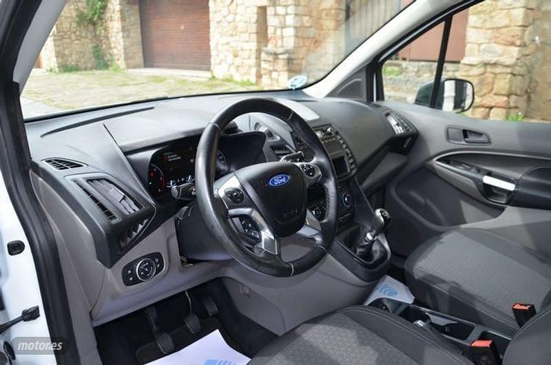 Usado Ford Tourneo Trend 100 CV (73 kW) 2022 Blanco Familiar