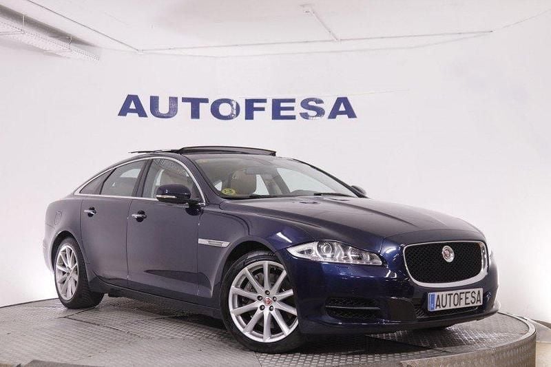Usado Jaguar XJ Luxury 275 CV (202 kW) 2014 Azul Berlina