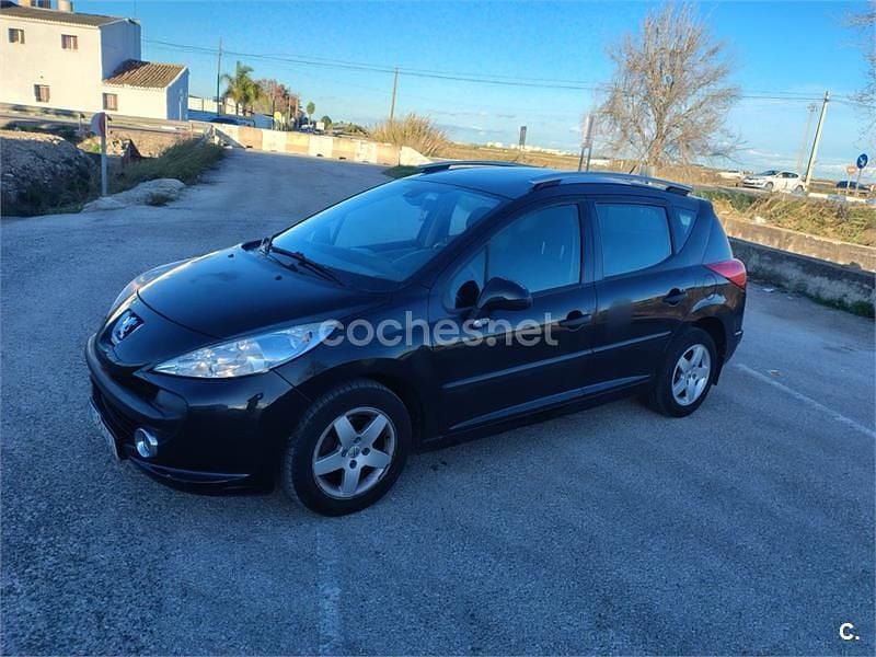 Usado Peugeot 207 95 CV (69 kW) 2008 Negro Familiar