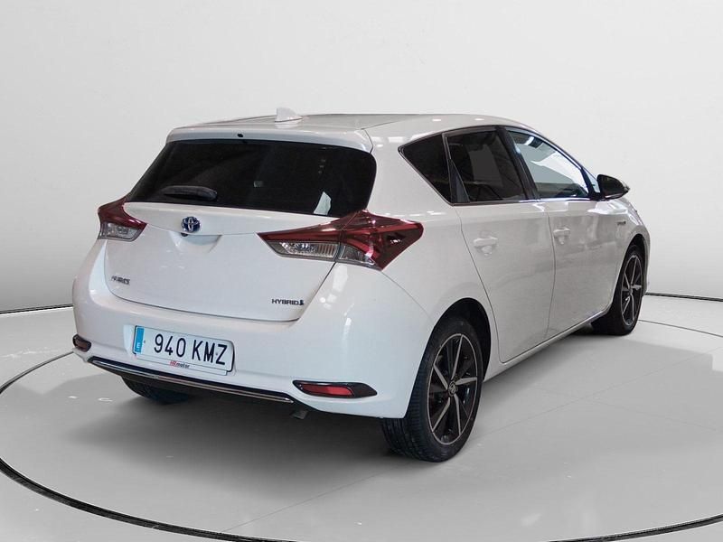 Usado Toyota Auris Hybrid Business Edition 136 CV (100 kW) 2018 Blanco Utilitario