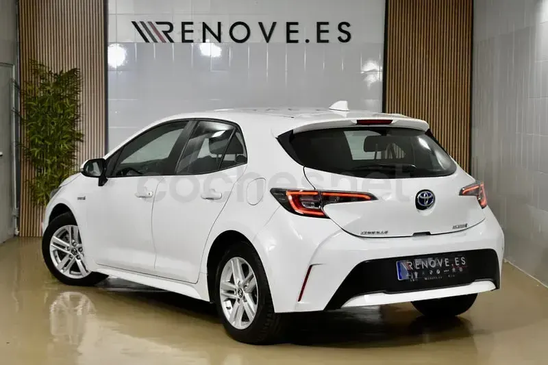Usado Toyota Corolla Active 122 CV (89 kW) 2020 Blanco Berlina