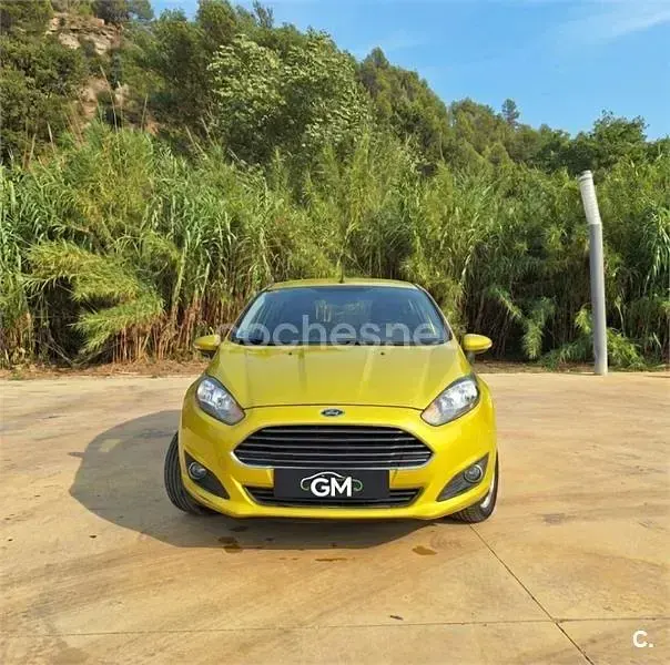 Usado Ford Fiesta Trend 82 CV (60 kW) 2014 Amarillo Utilitario