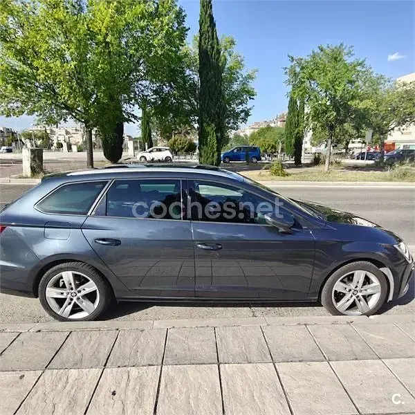 Usado Seat Leon ST FR 130 CV (95 kW) 2019 Gris / plata Familiar