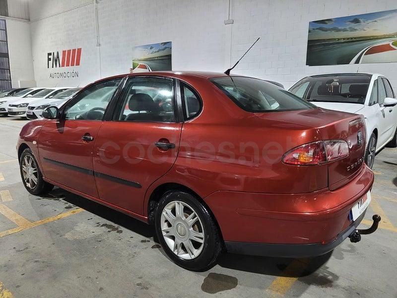 Usado Seat Cordoba Stylance 85 CV (62 kW) 2007 Granate Berlina
