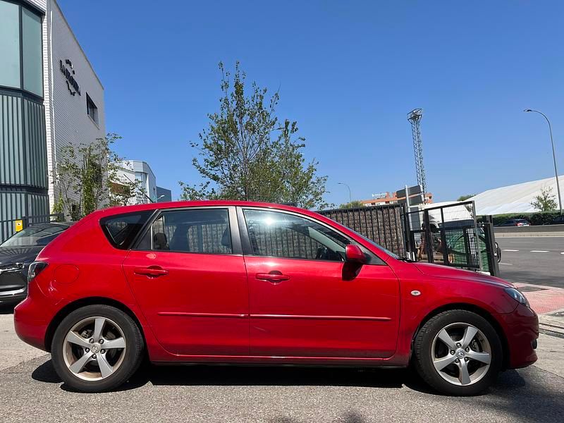 Usado Mazda 3 Active 105 CV (77 kW) 2005 Rojo Utilitario