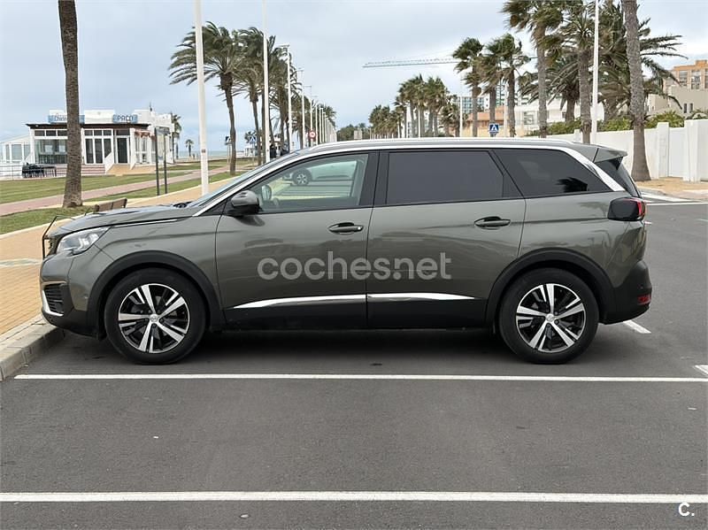 Usado Peugeot 5008 Allure 120 CV (88 kW) 2018 Marrón SUV