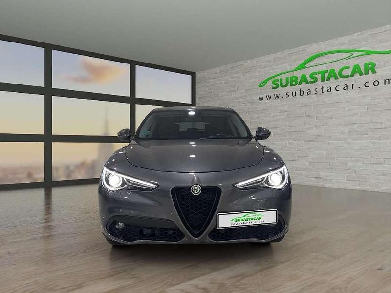 Usado Alfa Romeo Stelvio Sprint 190 CV (139 kW) 2021 Gris SUV