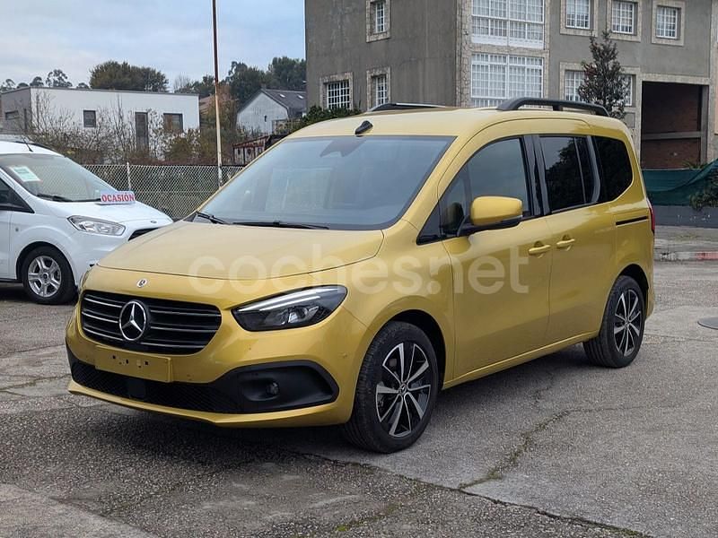 Usado Mercedes T180 116 CV (85 kW) 2023 Amarillo Monovolumen