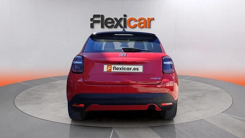 Usado Fiat 600 101 CV (74 kW) 2024 Rojo SUV