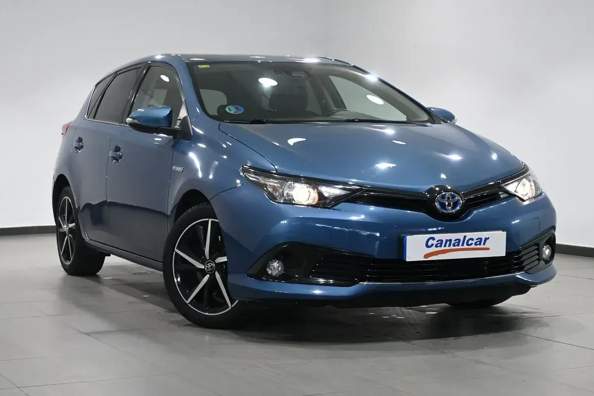 Usado Toyota Auris Edition 136 CV (100 kW) 2018 Azul