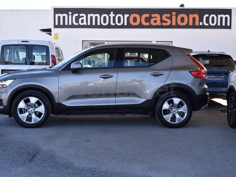 Usado Volvo XC40 Momentum 163 CV (119 kW) 2021 Gris / plata SUV