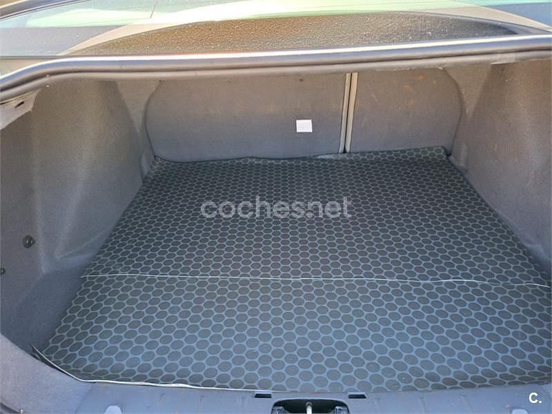 Usado Volvo S40 Momentum 136 CV (100 kW) 2004 Gris / plata Berlina