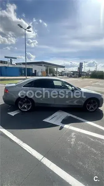 Usado Audi A4 136 CV (100 kW) 2011 Gris / plata Berlina