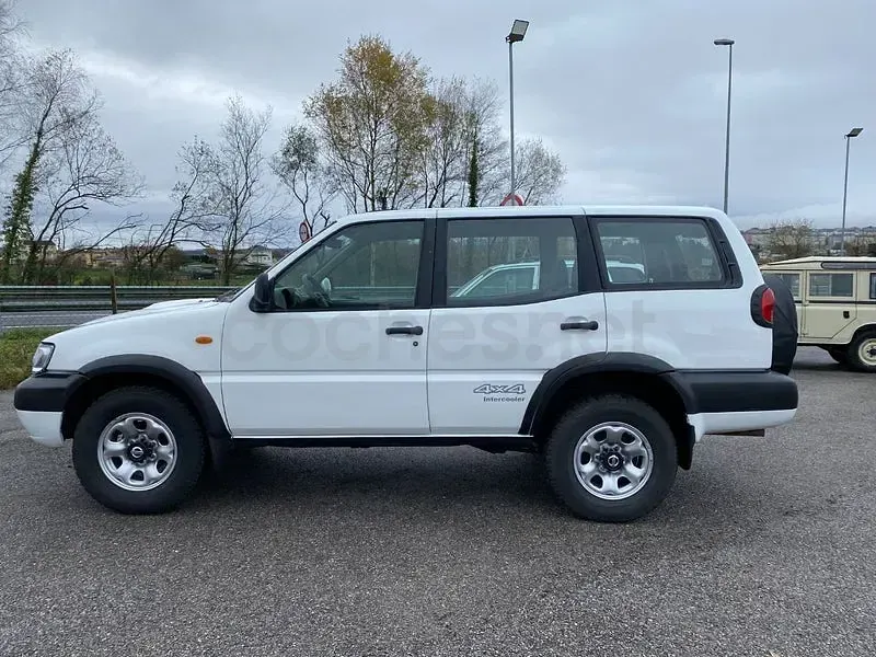 Usado Nissan Terrano 125 HP (91 kW) 2004 Branco SUV